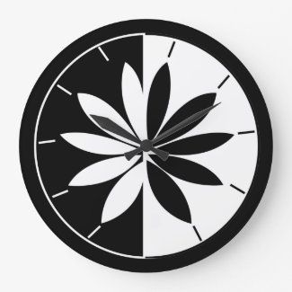 black_and_white_abstract_flower_large_clock-rcec92ef39d304102b5fab42aa99ed23d_fup13_8byvr_1024.jpg