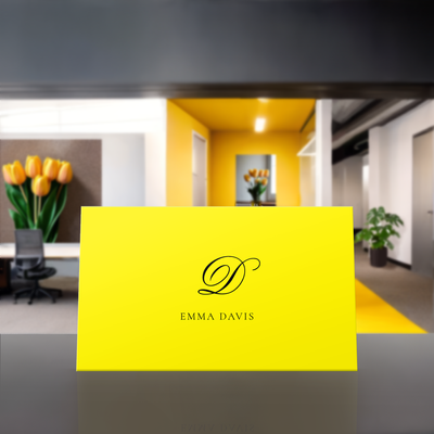Capa Elegante Monogramma Minimalista Yellow Business Card.png