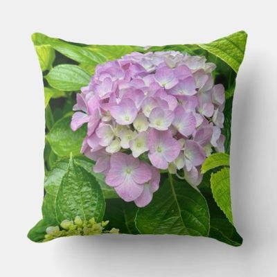 flower_cushion-r2638e94a1c504b7bb90ab739c36d3f66_4gu52_8byvr_1024.jpg