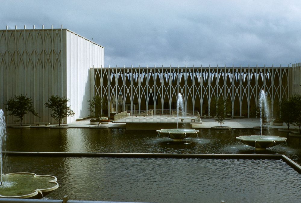 building with fountains 1964 taken by MM.jpg