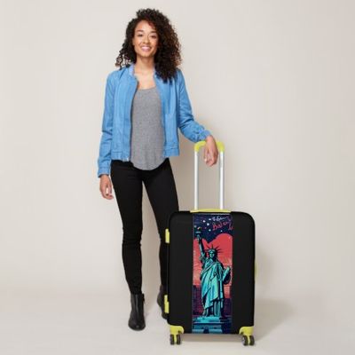 statue_of_liberty_suitcase-r8683a4d7b33a42b39403325bef1cdd91_ee3yr_8byvr_1024.jpg