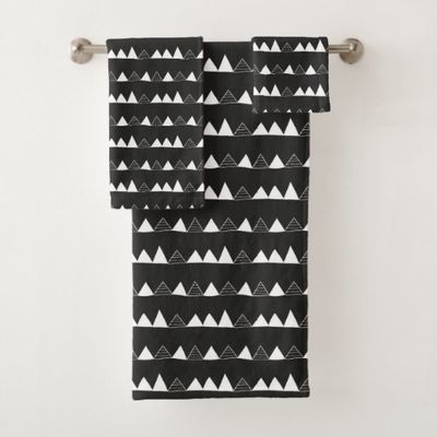 modern_minimal_black_and_white_geometric_mountains_bath_towel_set-r87de471df28d442e831422b708555b53_ezaga_1024.jpeg